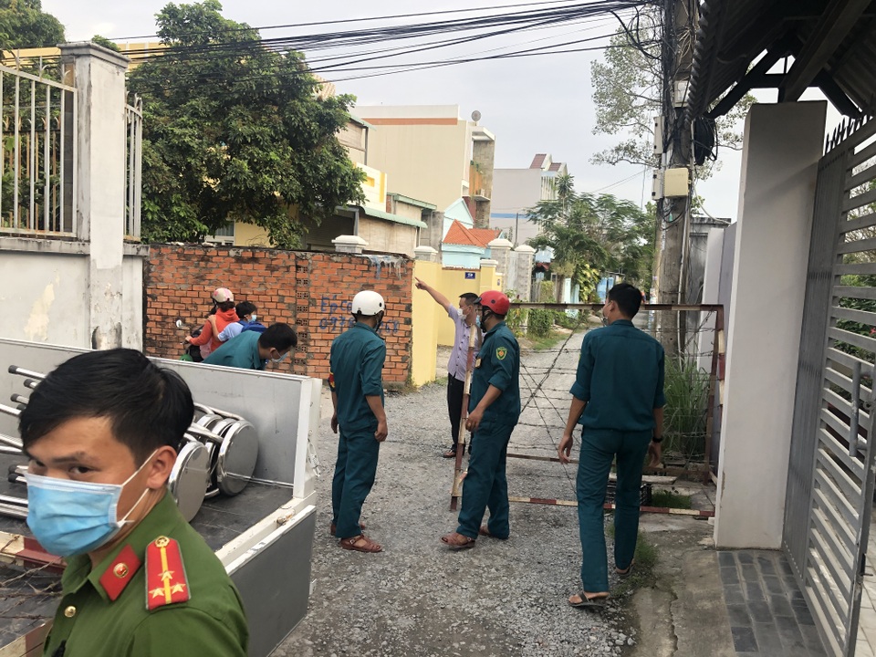 TPHCM: Phong tỏa nơi làm, nơi ở của bệnh nhân Covid-19 về nước chui - 2 TPHCM: Phong tỏa nơi làm, nơi ở của bệnh nhân Covid-19 về nước chui - 2