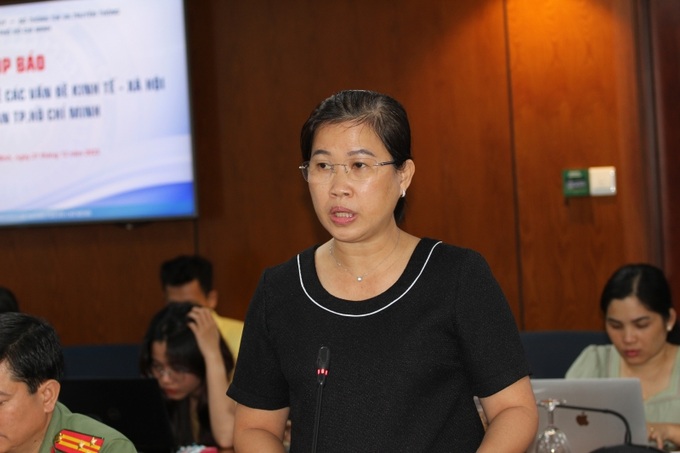 Bà Trần Lê Thanh Trúc. Trưởng phòng Việc làm - An toàn lao động (Sở LĐ-TB&XH TPHCM) thông tin về tình hình trả lương, trả thưởng dịp Tết Nguyên Đán 2024. (Ảnh: Thành Nhân).