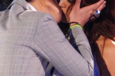 Sẽ có nụ hôn thứ hai giữa Lee Hyori và T.O.P?