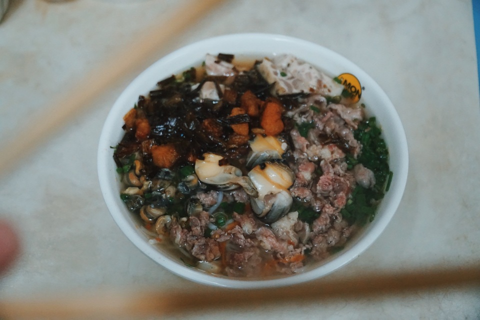 Lạ lùng quán bún nhà giàu thời bao cấp, ngày bán 600 bát ở Hà Nội - 6 Lạ lùng quán bún nhà giàu thời bao cấp, ngày bán 600 bát ở Hà Nội - 6