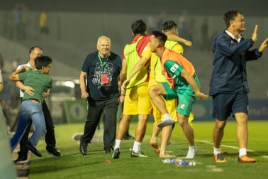 Thắng Hồng Lĩnh Hà Tĩnh, CLB Đông Á Thanh Hóa được thưởng lớn