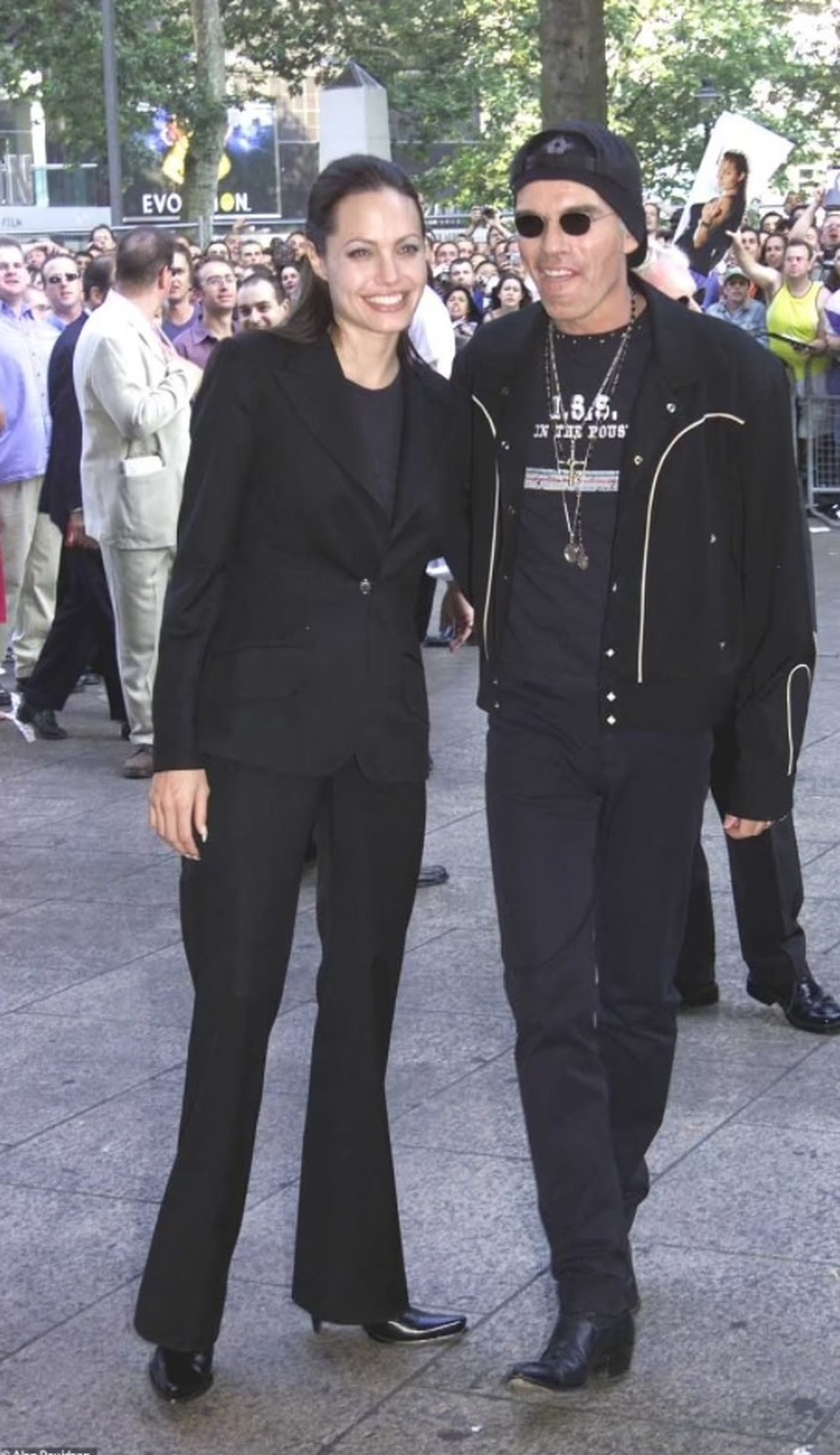 Angelina Jolie luôn chơi đẹp với các chồng cũ, ngoại trừ... Brad Pitt - 6 Angelina Jolie luôn chơi đẹp với các chồng cũ, ngoại trừ... Brad Pitt - 6