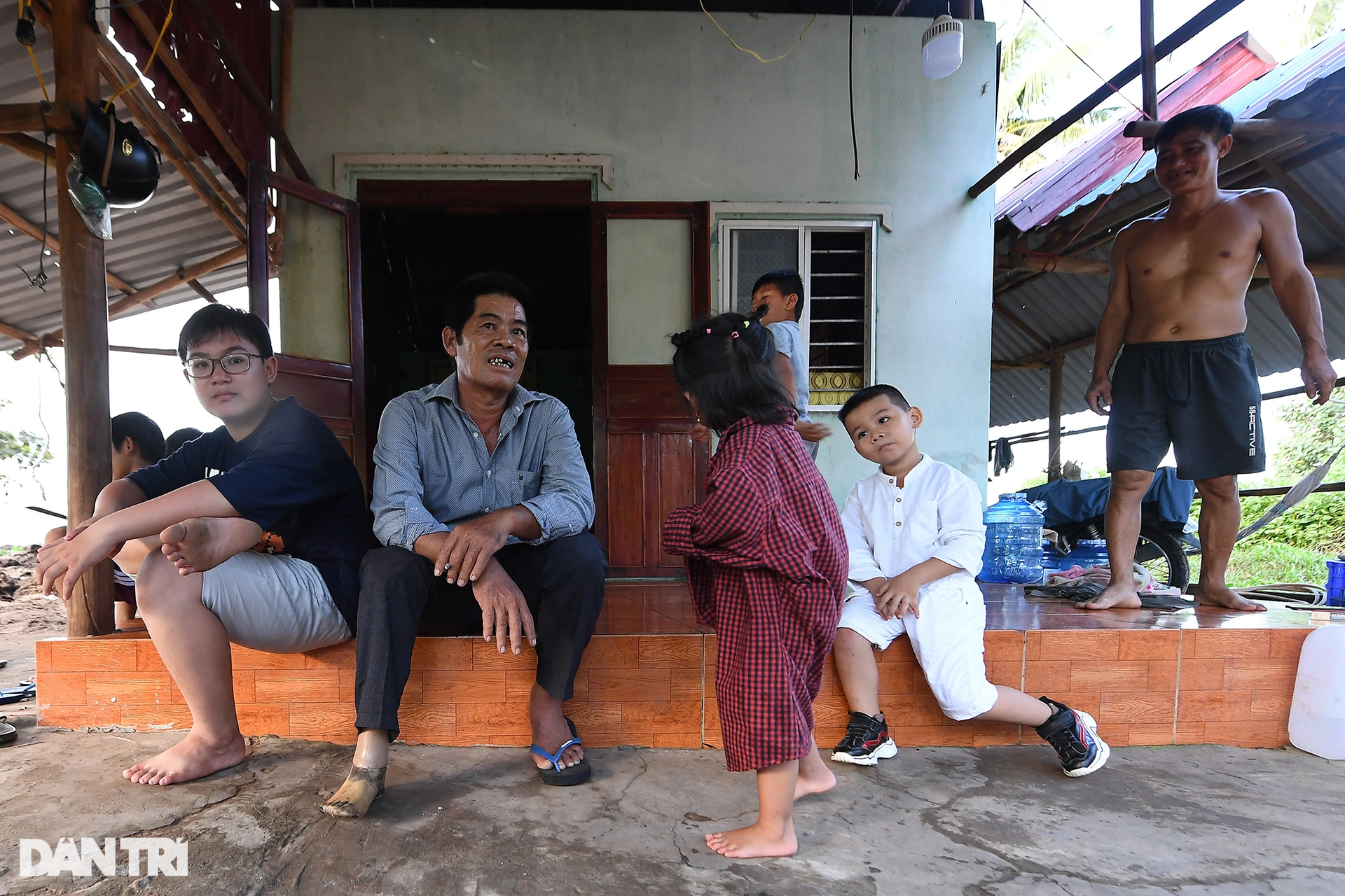 Hơn 30 năm sống ẩn dật bán mặt cho biển của người cựu binh một chân - 5 Hơn 30 năm sống ẩn dật bán mặt cho biển của người cựu binh một chân - 5