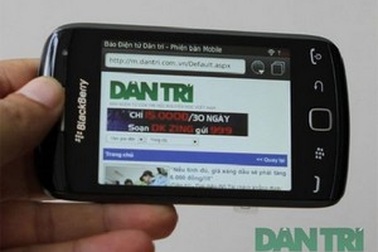 Đập hộp BlackBerry Curve cảm ứng giá rẻ tại Việt Nam