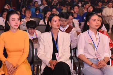 Bùi Quỳnh Hoa và dàn mỹ nhân đồng hành cùng cộng đồng nhiễm HIV/AIDS