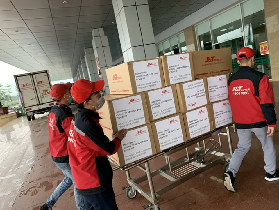 Tặng hàng ngàn khẩu trang cho các bệnh viện, JT Express chung tay đẩy lùi dịch bệnh Covid-19 - 3