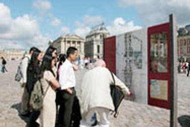 Du học sinh vào mùa du lịch “bụi”