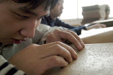 Sửa luật để tăng cơ hội vào ĐH với người khuyết tật