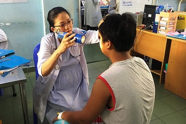 Hoang mang khi nghe con mắc bệnh Tic