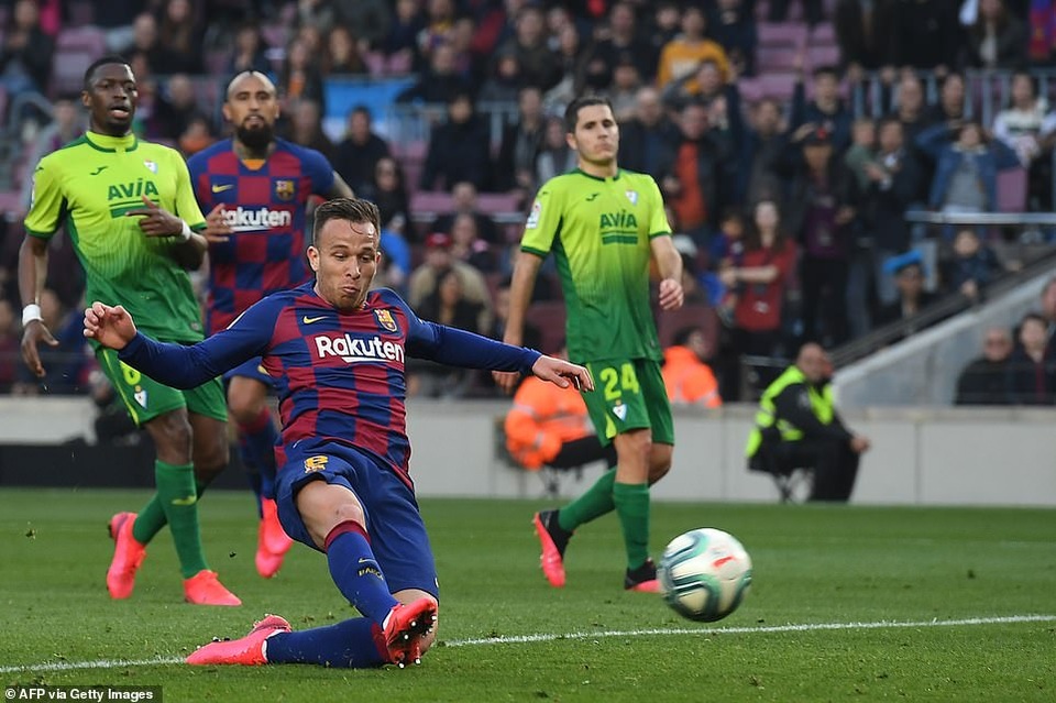 Messi ghi 4 bàn, Barcelona thắng đậm Eibar và giành ngôi đầu bảng - 6 Messi ghi 4 bàn, Barcelona thắng đậm Eibar và giành ngôi đầu bảng - 6