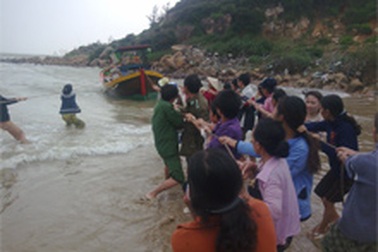 Tàu Panama nứt làm đôi tại vùng biển Quy Nhơn