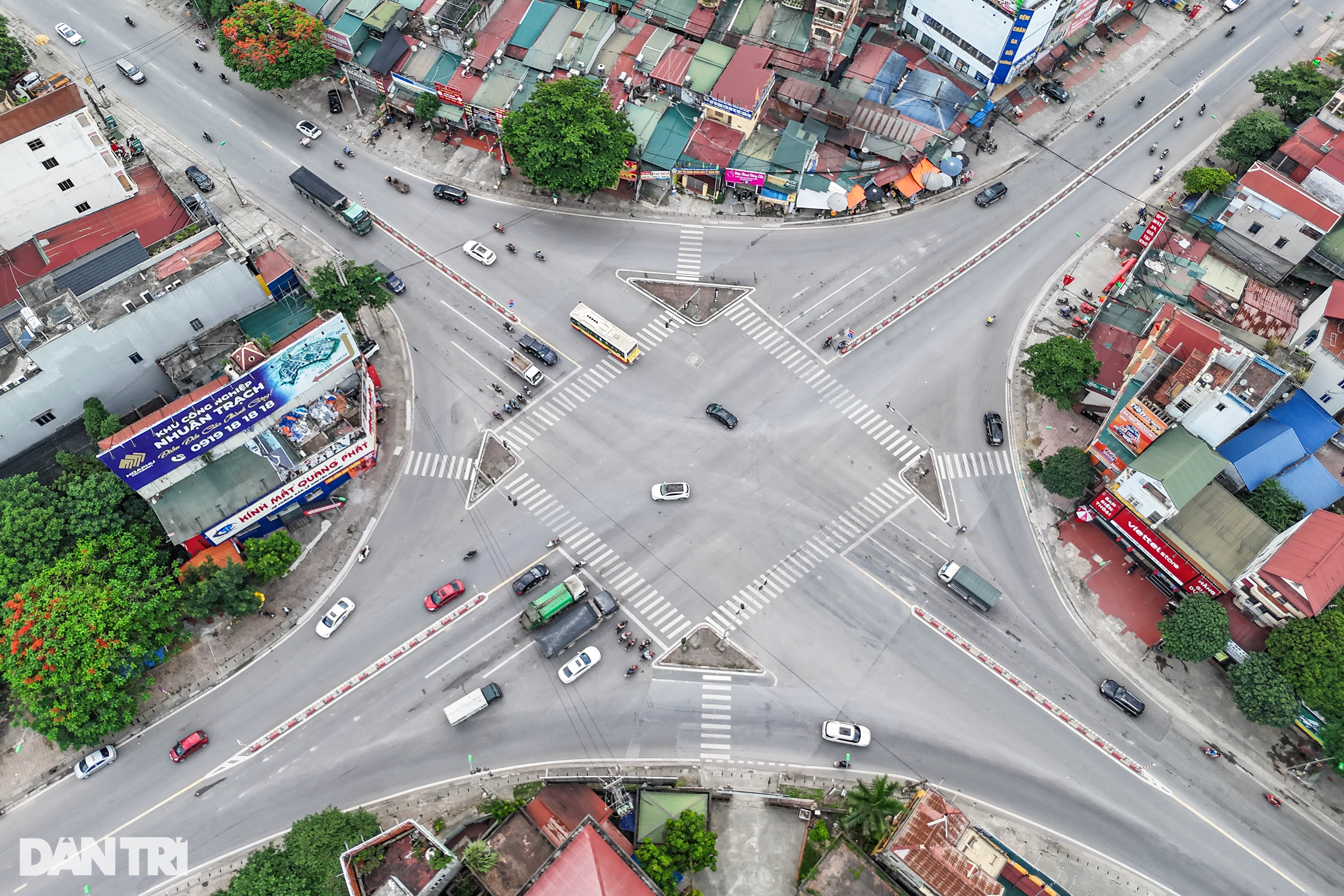 View - Hiện trạng tuyến đường dài hơn 25km, đề xuất chi gần 19.000 tỷ để nâng cấp | Báo Dân trí