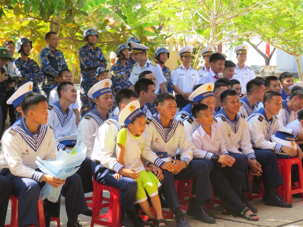 Tiếng nhạc Tiến quân ca giữa sóng Trường Sa và lời thề son sắt hòa vào Biển Đông - 7