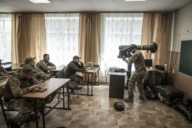 Lớp học bắn tên lửa ở chiến tuyến Ukraine