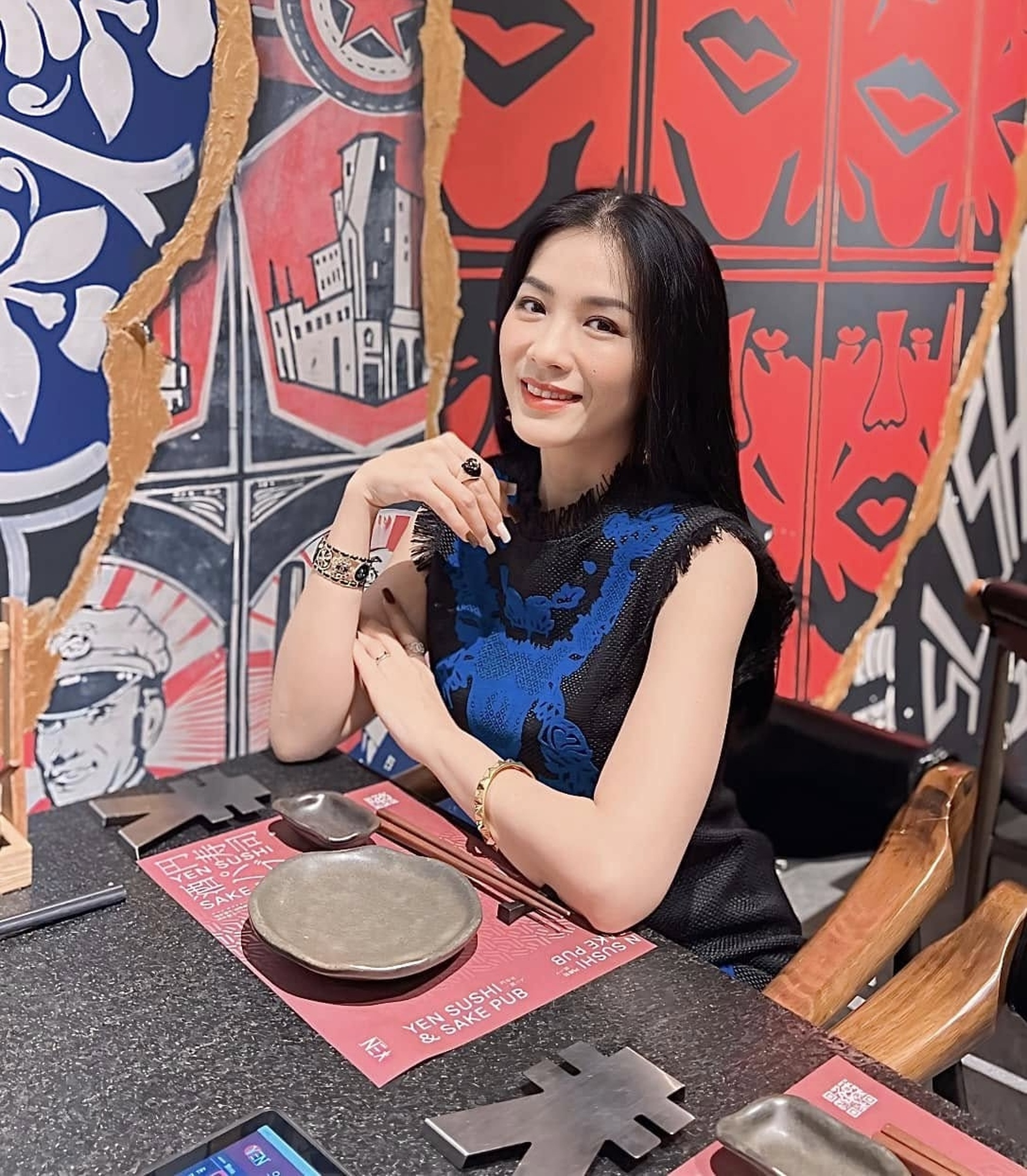 Hoa hậu đóng vai nhà ngoại giao, xuất hiện 3 phút trong Mưa đỏ là ai? - 12 Hoa hậu đóng vai nhà ngoại giao, xuất hiện 3 phút trong Mưa đỏ là ai? - 12