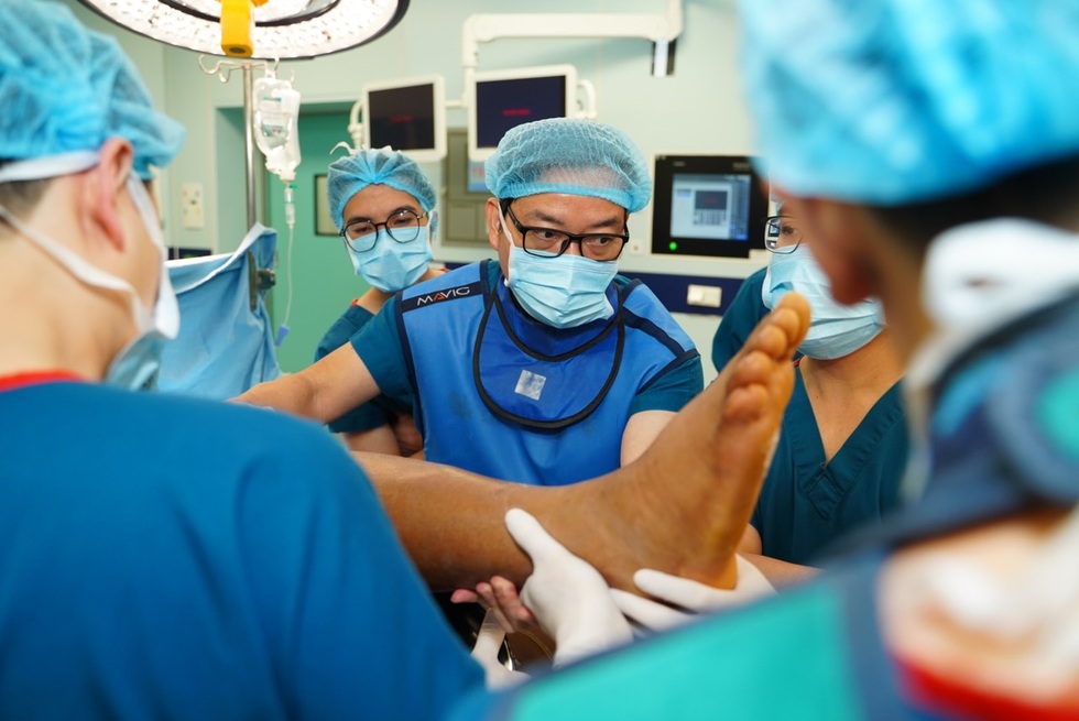 Giải mã nguyên nhân Xuân Son gãy xương dù không va chạm - 5 Giải mã nguyên nhân Xuân Son gãy xương dù không va chạm - 5