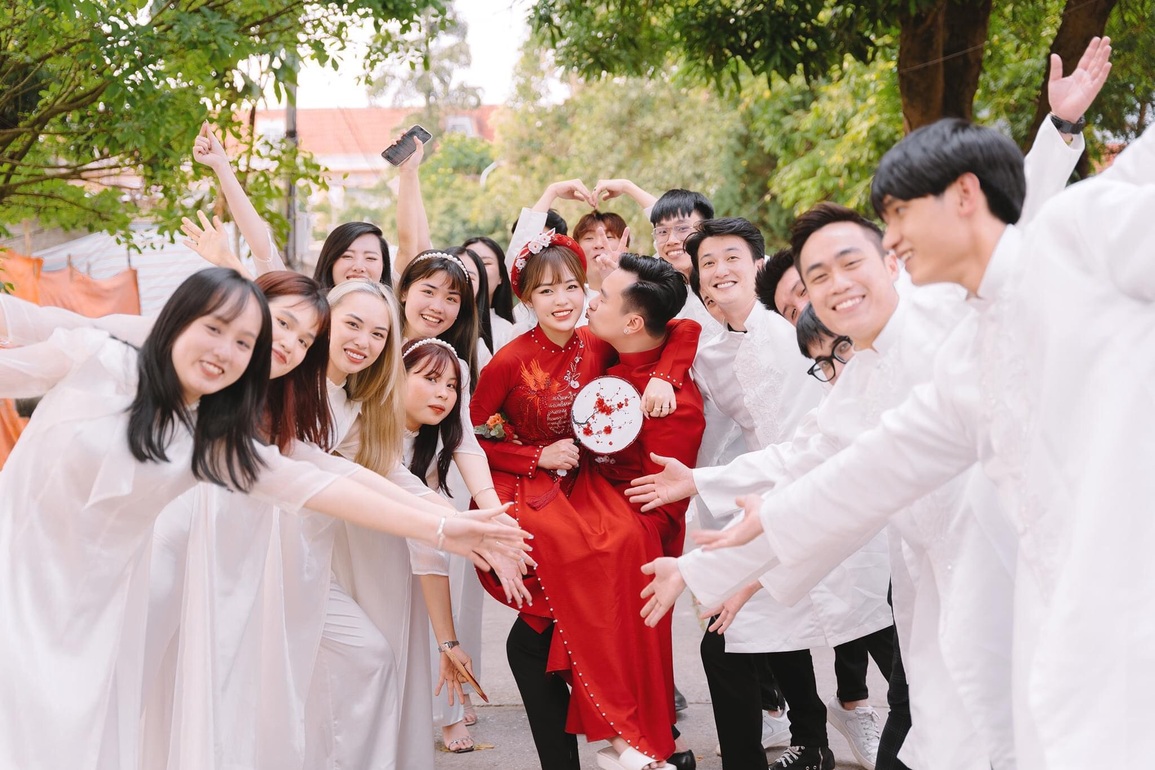 Hé lộ đám cưới nam chính Phố trong làng với bạn gái kém 11 tuổi - 2 Hé lộ đám cưới nam chính Phố trong làng với bạn gái kém 11 tuổi - 2