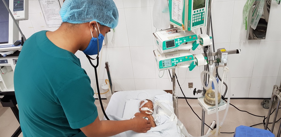 Hài nhi bị bỏ rơi trong sân chùa đang rất cần sự chung tay của cộng đồng - 2 Hài nhi bị bỏ rơi trong sân chùa đang rất cần sự chung tay của cộng đồng - 2