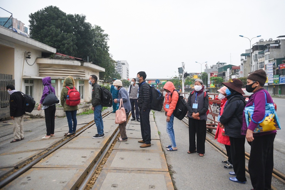Người dân xóm chạy thận trong những ngày thực hiện cách ly toàn xã hội - 8 Người dân xóm chạy thận trong những ngày thực hiện cách ly toàn xã hội - 8