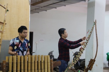 Diễn viên ca múa nhạc dân tộc chật vật giữa "bão Covid-19"