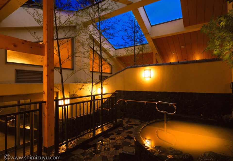 Tắm onsen nước đen và onsen nước vàng ngay giữa lòng Tokyo - 1 Tắm onsen nước đen và onsen nước vàng ngay giữa lòng Tokyo - 1