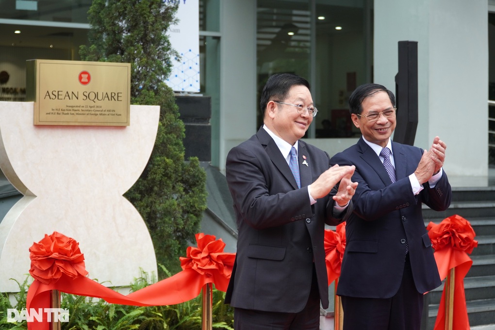 Thế hệ trẻ cần lắng nghe, học hỏi, là phiên bản tốt nhất của chính mình - 4 Thế hệ trẻ cần lắng nghe, học hỏi, là phiên bản tốt nhất của chính mình - 4