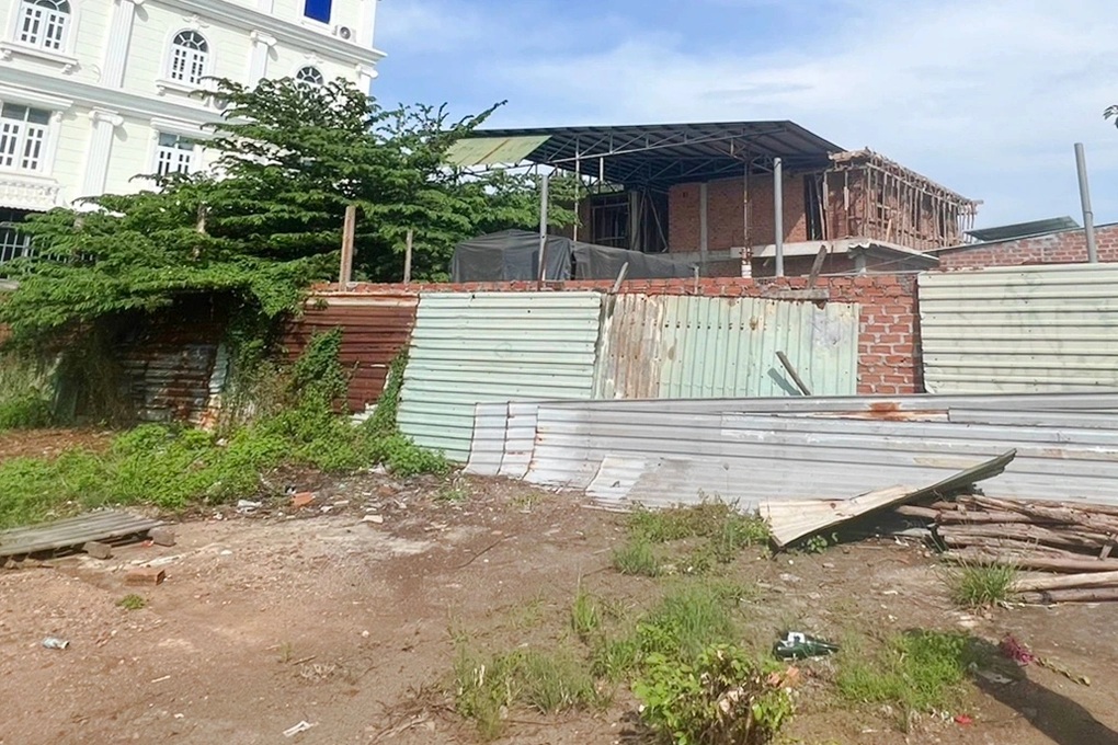 Chuyển công tác một chủ tịch xã ở Bình Định vì để xảy ra sai phạm đất đai - 1 Chuyển công tác một chủ tịch xã ở Bình Định vì để xảy ra sai phạm đất đai - 1