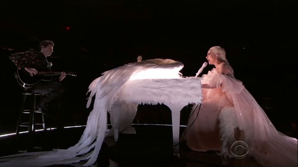 Những bộ cánh ấn tượng của Lady Gaga trong 5 năm qua - 9 Những bộ cánh ấn tượng của Lady Gaga trong 5 năm qua - 9