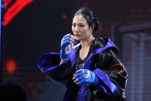 Nữ võ sĩ MMA xinh đẹp: "Tôi bất ngờ khi hạ đối thủ sau 90 giây"