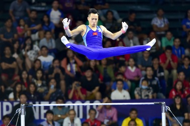 Những khoảnh khắc ấn tượng trong môn thi Thể dục dụng cụ