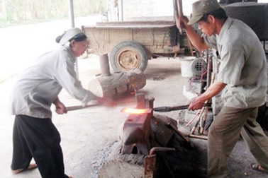 Bí ẩn làng nghề 'rèn dao bằng mắt' nơi miền sơn cước