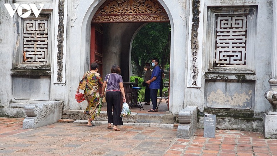 Nhiều di tích, danh lam thắng cảnh tại Hà Nội vẫn mở cửa nhưng không có khách - 3 Nhiều di tích, danh lam thắng cảnh tại Hà Nội vẫn mở cửa nhưng không có khách - 3