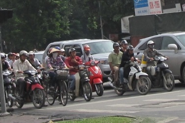 Mập mờ “thuế đường” cho xe máy tại Hà Nội  