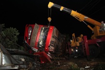 Lật xe khách, 1 người tử vong, nhiều người bị thương