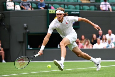 Stefanos Tsitsipas sớm thành khán giả tại Wimbledon