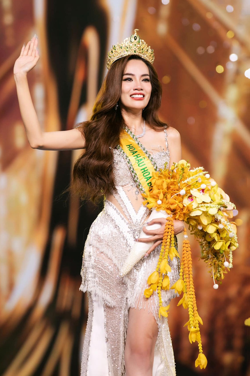 Hoa hậu đẹp nhất thế giới năm 2022 quyến rũ với đầm của nhà thiết kế Việt - 8 Hoa hậu đẹp nhất thế giới năm 2022 quyến rũ với đầm của nhà thiết kế Việt - 8