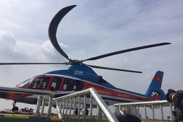 Bay kiểm tra bãi đỗ trực thăng trên nóc tòa nhà 39 tầng ở Sài Gòn