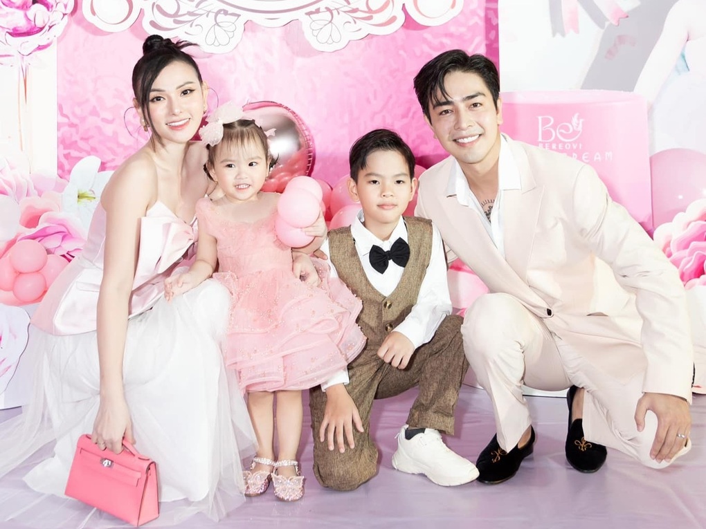 Chuyện tình viên mãn của những cặp chị - em lệch tuổi trong Showbiz Việt - 4 Chuyện tình viên mãn của những cặp chị - em lệch tuổi trong Showbiz Việt - 4