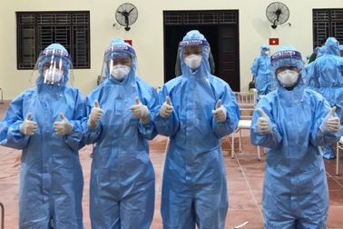 Xuyên đêm xét nghiệm và cuộc gọi 2h sáng tới nữ sinh trường Y ở Bắc Ninh