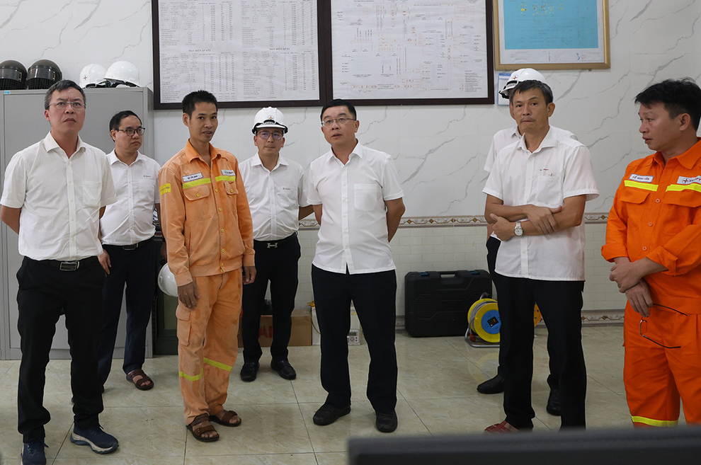 EVNNPT tập trung cao độ, chủ động ứng phó với bão Wipha - 3 EVNNPT tập trung cao độ, chủ động ứng phó với bão Wipha - 3