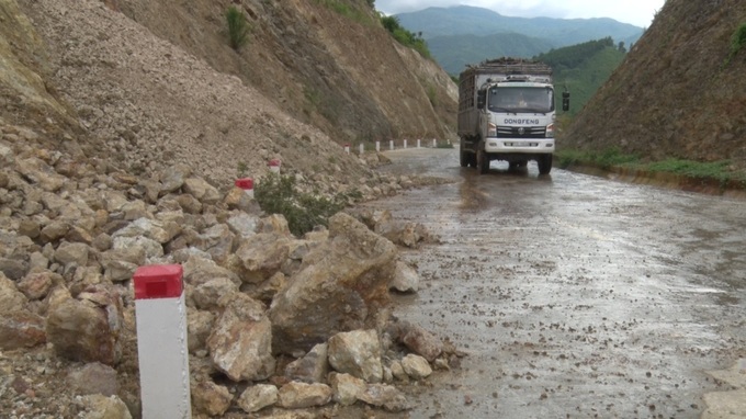 Phú Yên, Bình Định: Khắc phục thiệt hại do bão số 9 gây ra - Ảnh 1.