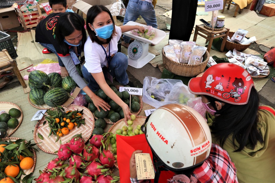 Ấm áp Phiên chợ Tết 0 đồng cho người nghèo tại Hội An - 11 Ấm áp Phiên chợ Tết 0 đồng cho người nghèo tại Hội An - 11