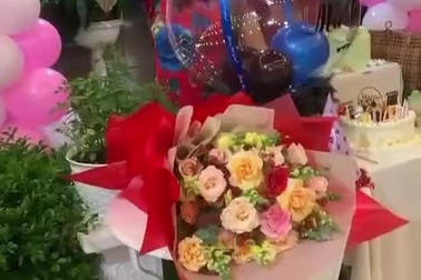 Món quà giá trị bay thẳng lên trời trong sự ngỡ ngàng và tiếc nuối