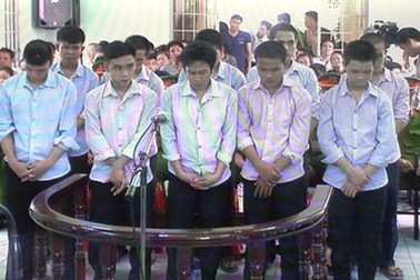 Xử tù băng nhóm lợi dụng tuần hành để gây rối trật tự