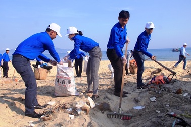 Thanh niên Bình Định hành động vì sự sống của biển
