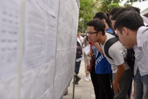 Thí sinh hớn hở trong buổi làm thủ tục thi THPT quốc gia