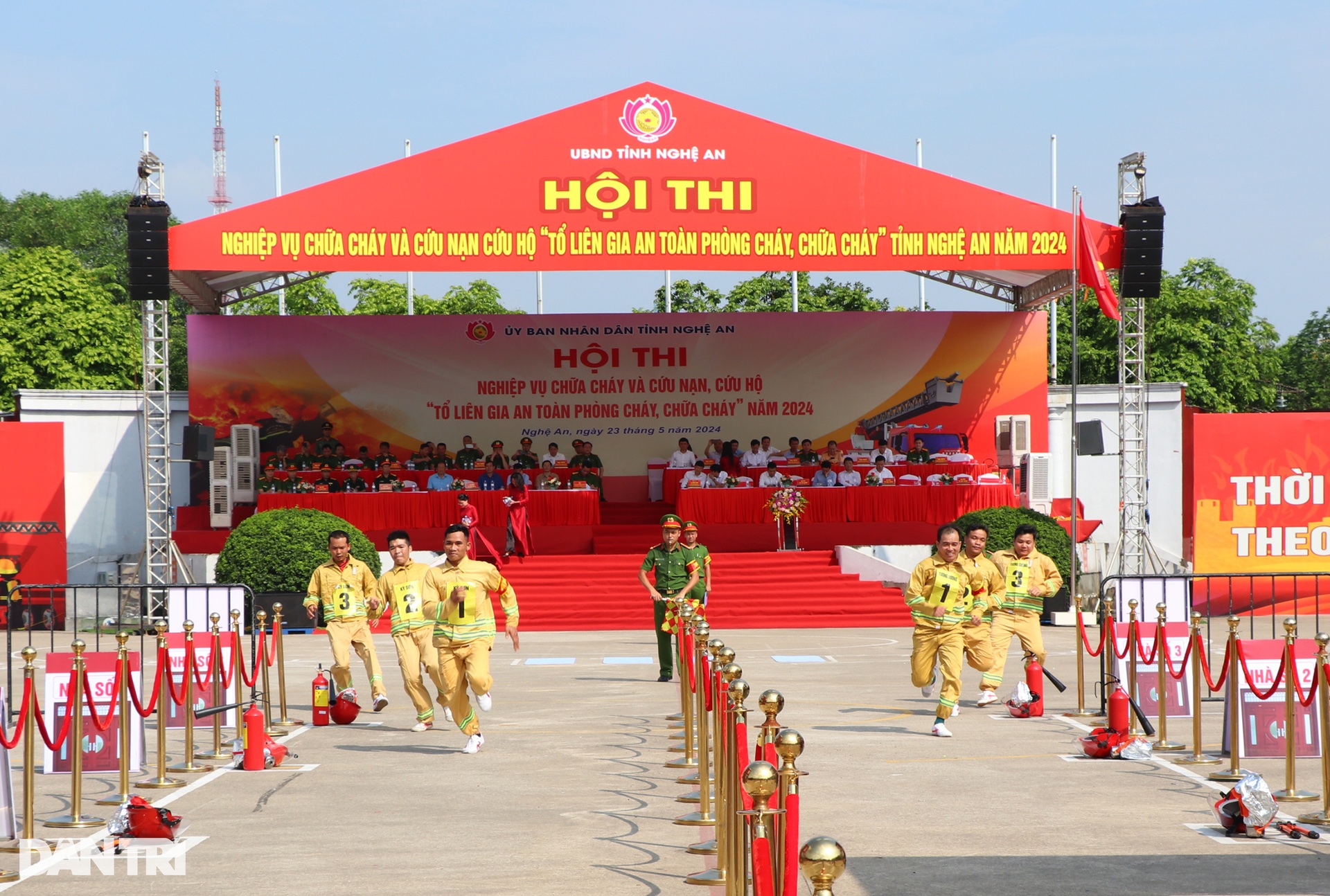Gay cấn màn tranh tài hội thi Tổ liên gia an toàn phòng cháy chữa cháy - 1 Gay cấn màn tranh tài hội thi Tổ liên gia an toàn phòng cháy chữa cháy - 1