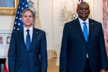 Ukraine nói 2 bộ trưởng Mỹ tới Kiev thảo luận viện trợ vũ khí hạng nặng