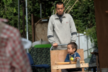 Chàng trai sống tự cung, tự cấp "không cần đến tiền" giữa Hong Kong sầm uất