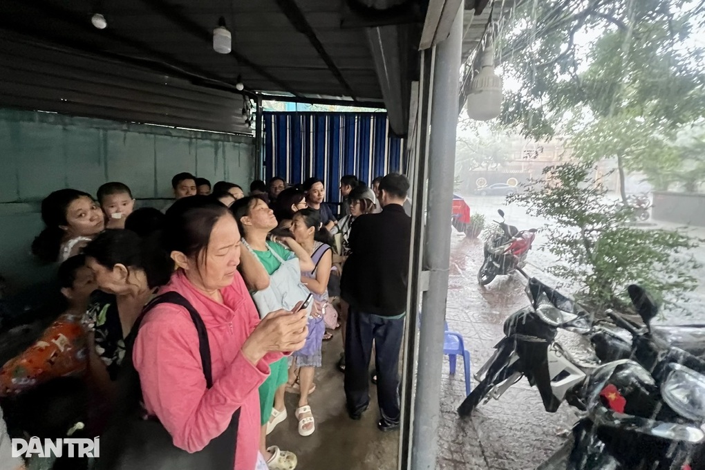 Cháy căn hộ tầng 15 chung cư ở TPHCM - 2 Cháy căn hộ tầng 15 chung cư ở TPHCM - 2